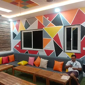  Hostel Bedweiser Backpackers India